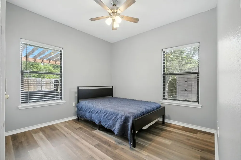 829 Redwood Avenue Rockport, TX 78382