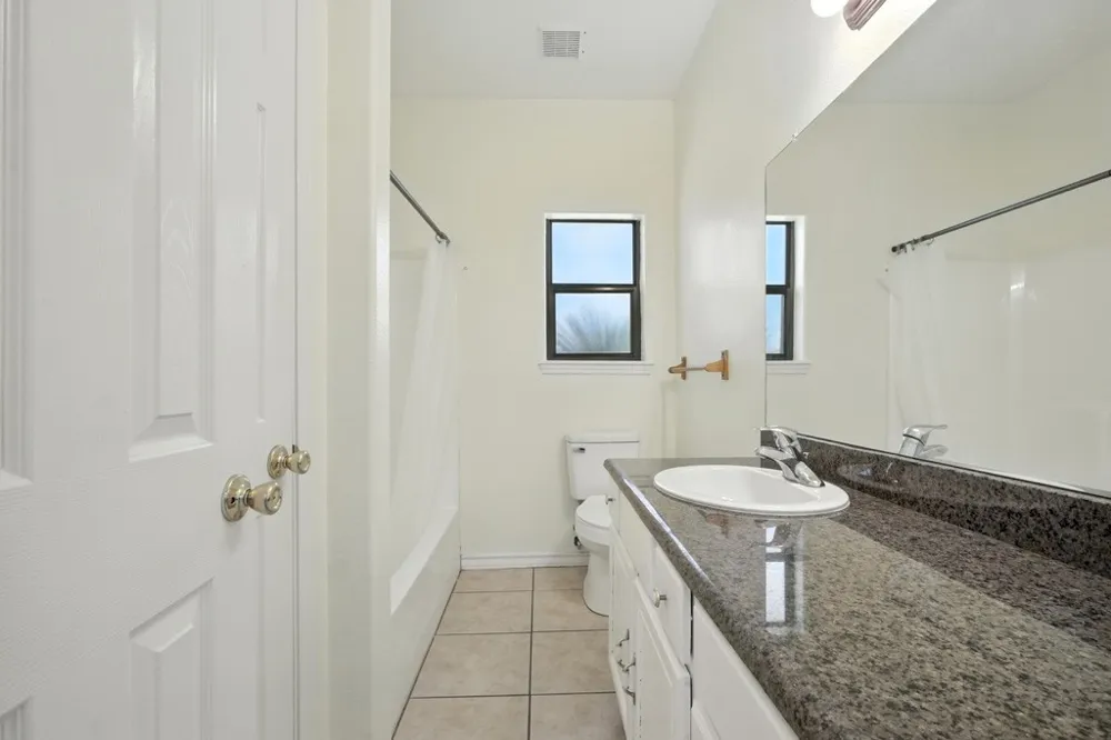 829 Redwood Avenue Rockport, TX 78382