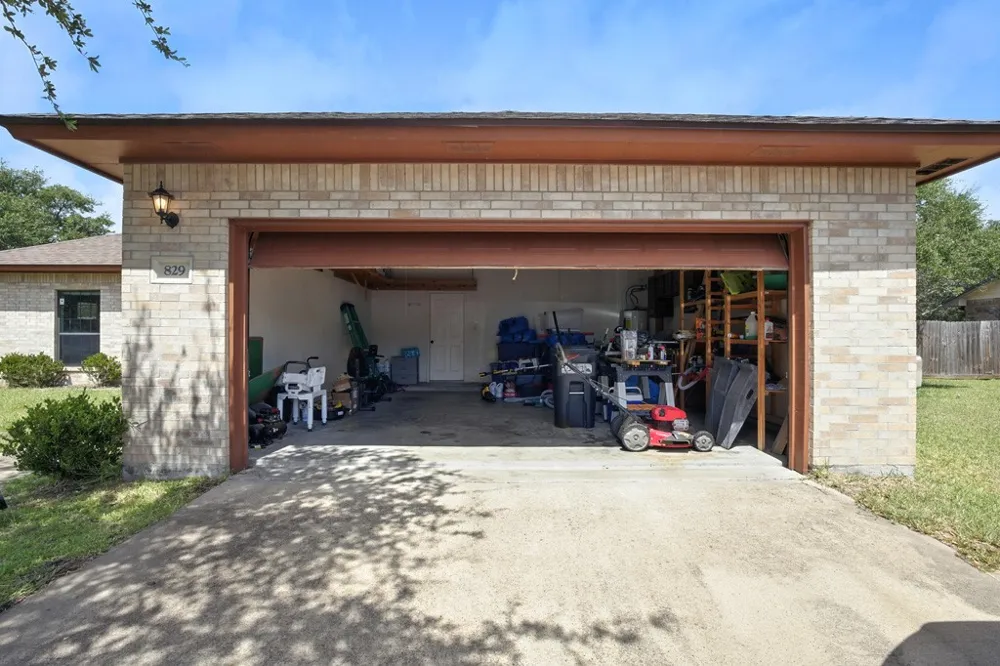 829 Redwood Avenue Rockport, TX 78382