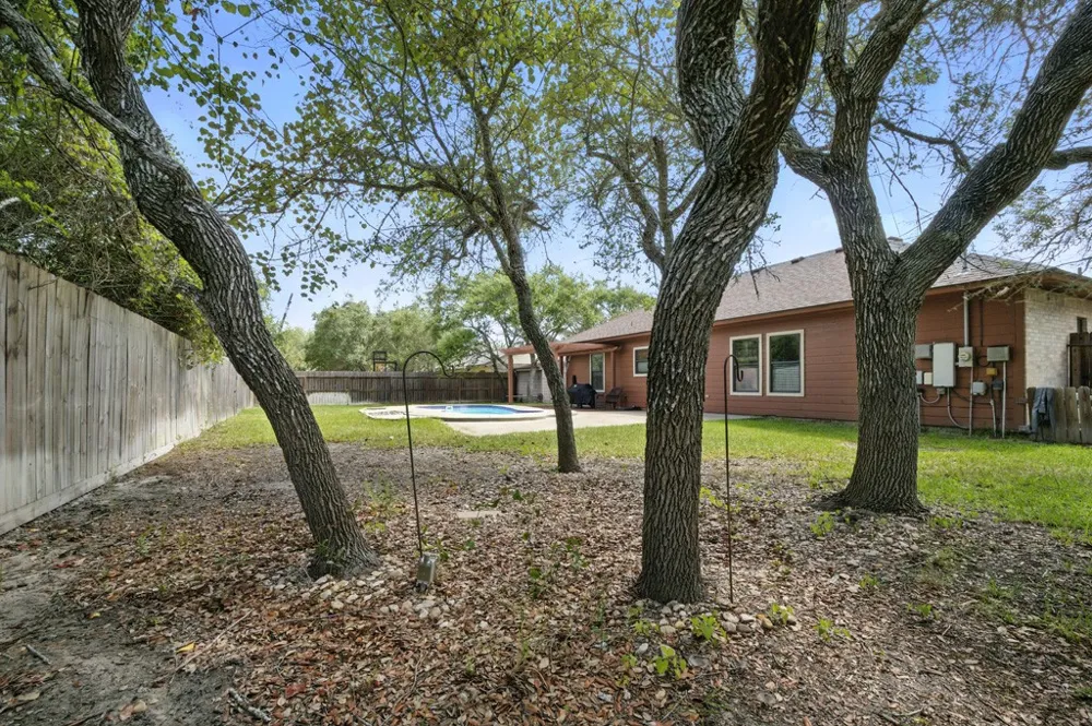 829 Redwood Avenue Rockport, TX 78382