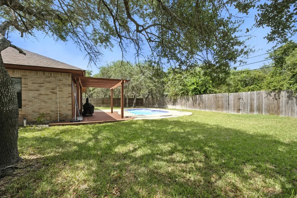 829 Redwood Avenue Rockport, TX 78382