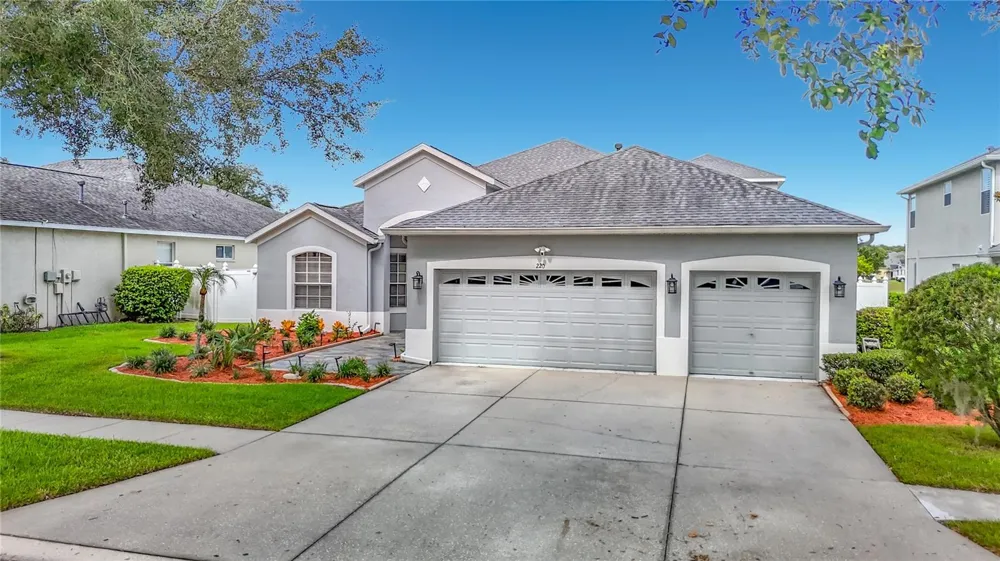 220 RONJA LANE Valrico, FL 33594