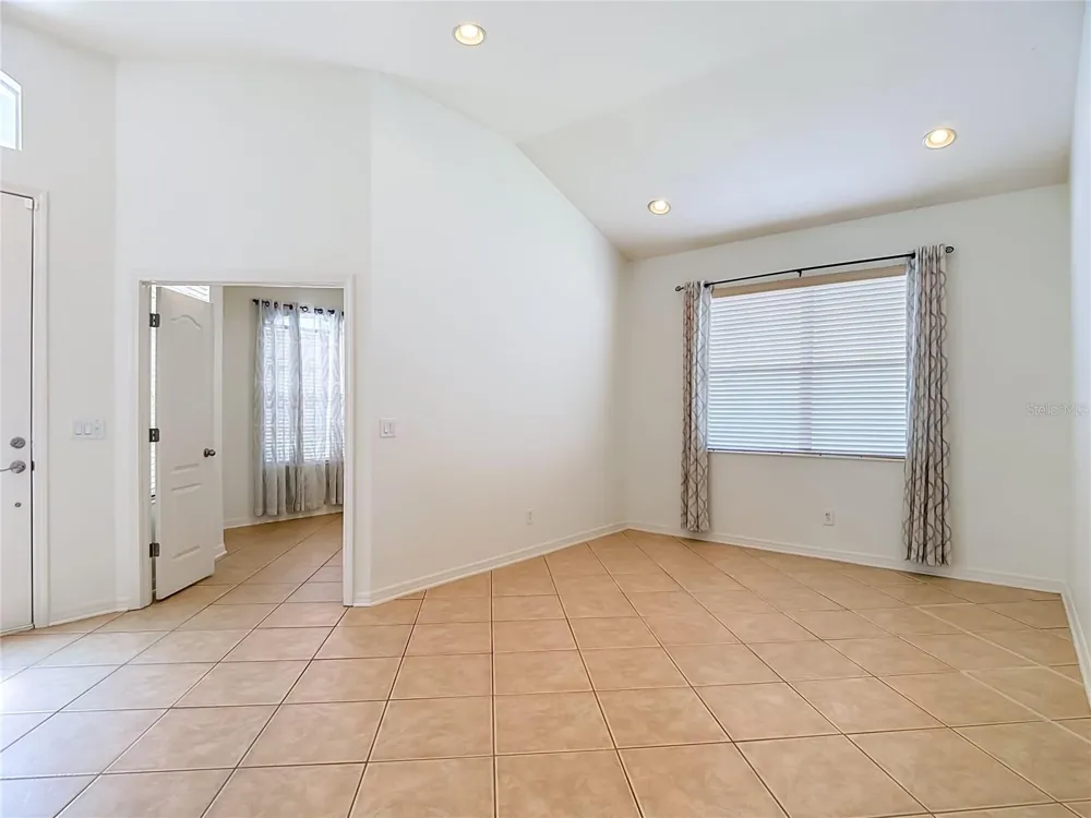 220 RONJA LANE Valrico, FL 33594