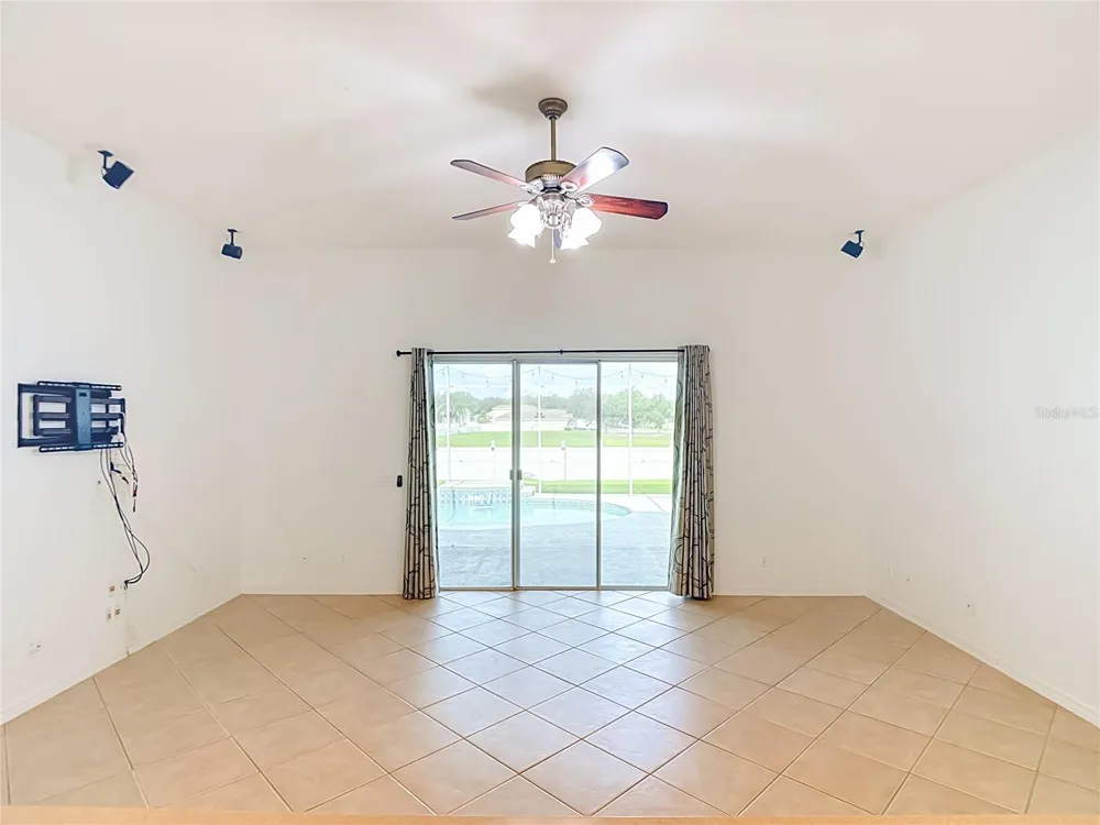 220 RONJA LANE Valrico, FL 33594