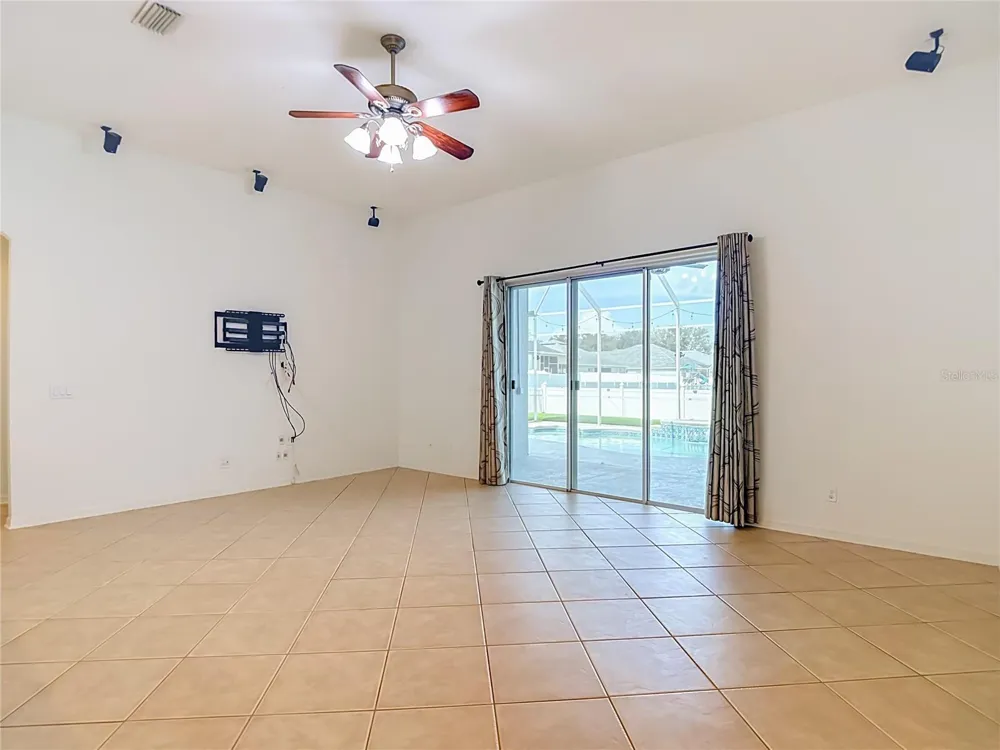220 RONJA LANE Valrico, FL 33594