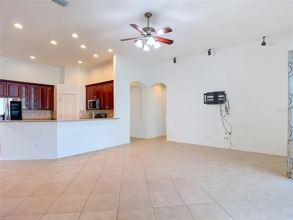220 RONJA LANE Valrico, FL 33594