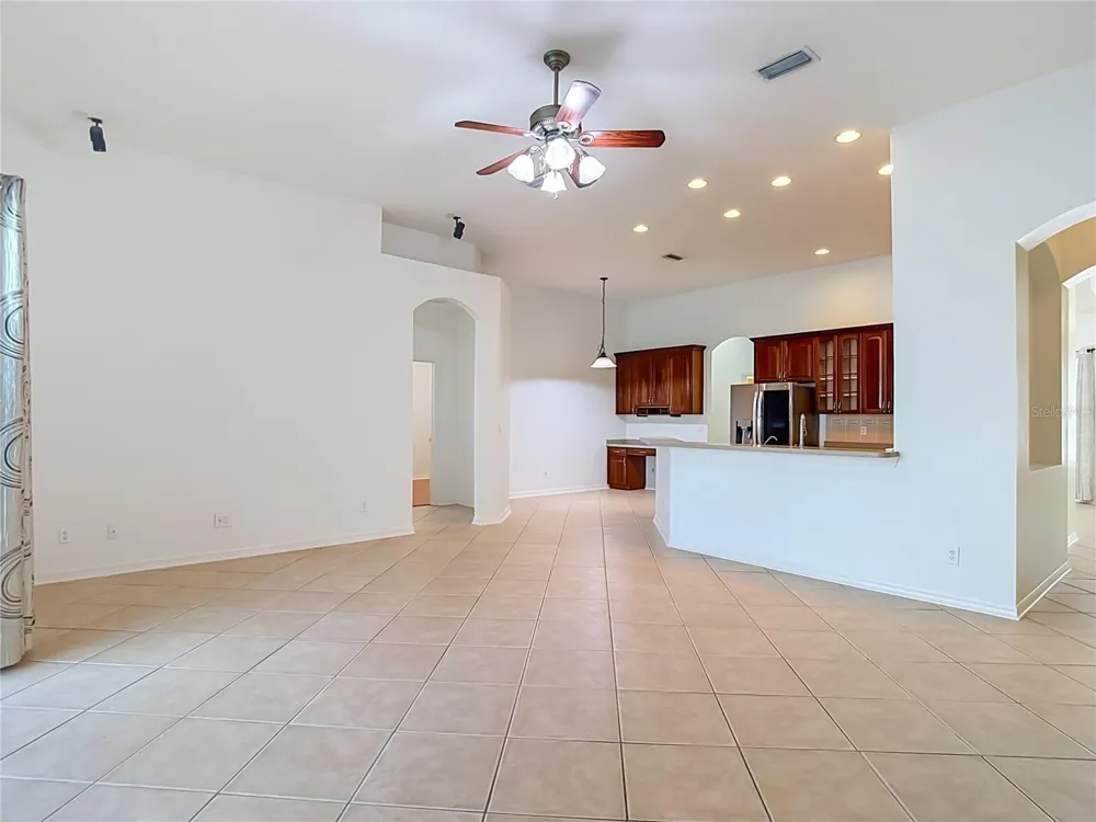 220 RONJA LANE Valrico, FL 33594