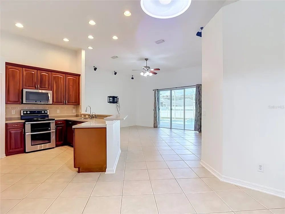 220 RONJA LANE Valrico, FL 33594