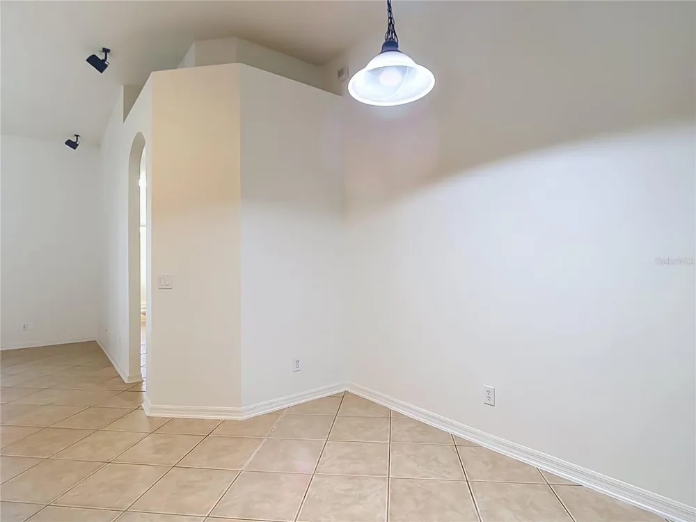 220 RONJA LANE Valrico, FL 33594