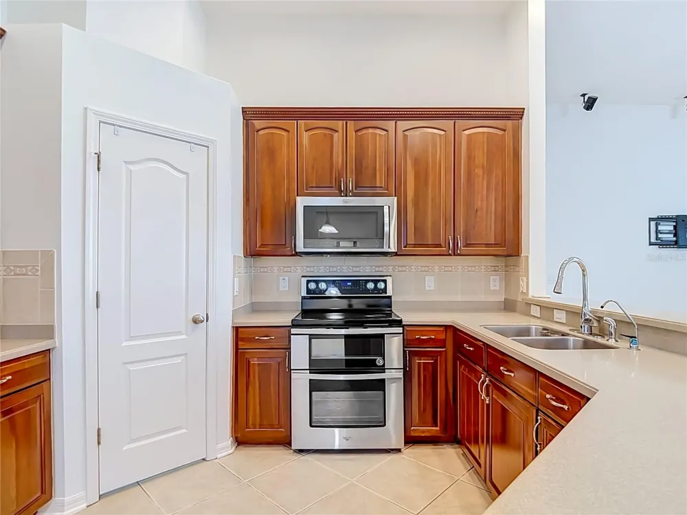 220 RONJA LANE Valrico, FL 33594