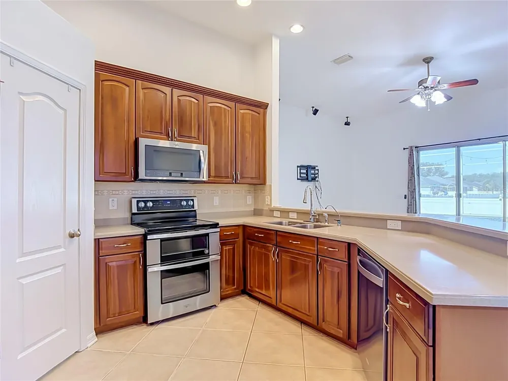 220 RONJA LANE Valrico, FL 33594
