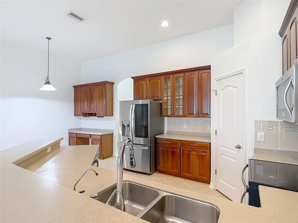 220 RONJA LANE Valrico, FL 33594