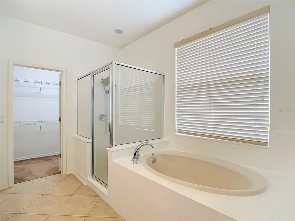 220 RONJA LANE Valrico, FL 33594