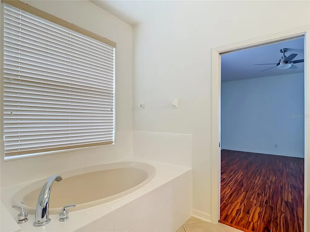 220 RONJA LANE Valrico, FL 33594