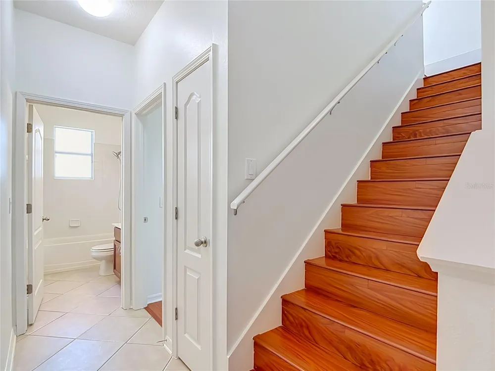 220 RONJA LANE Valrico, FL 33594