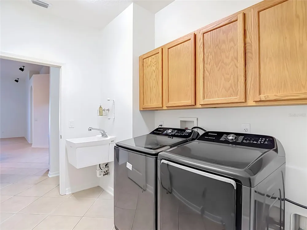 220 RONJA LANE Valrico, FL 33594