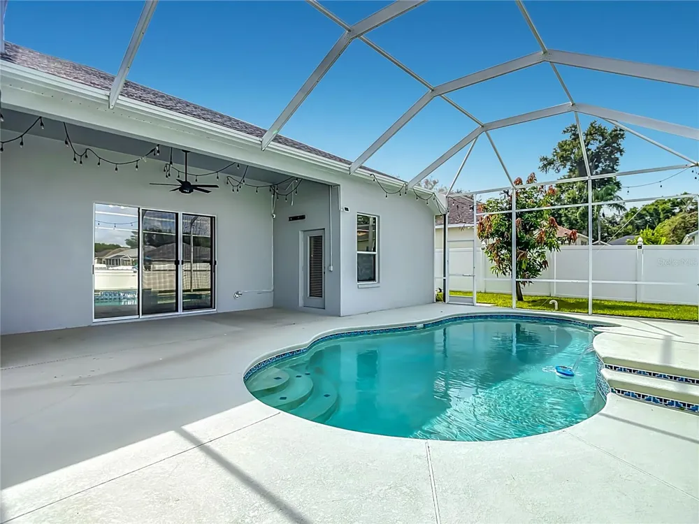 220 RONJA LANE Valrico, FL 33594