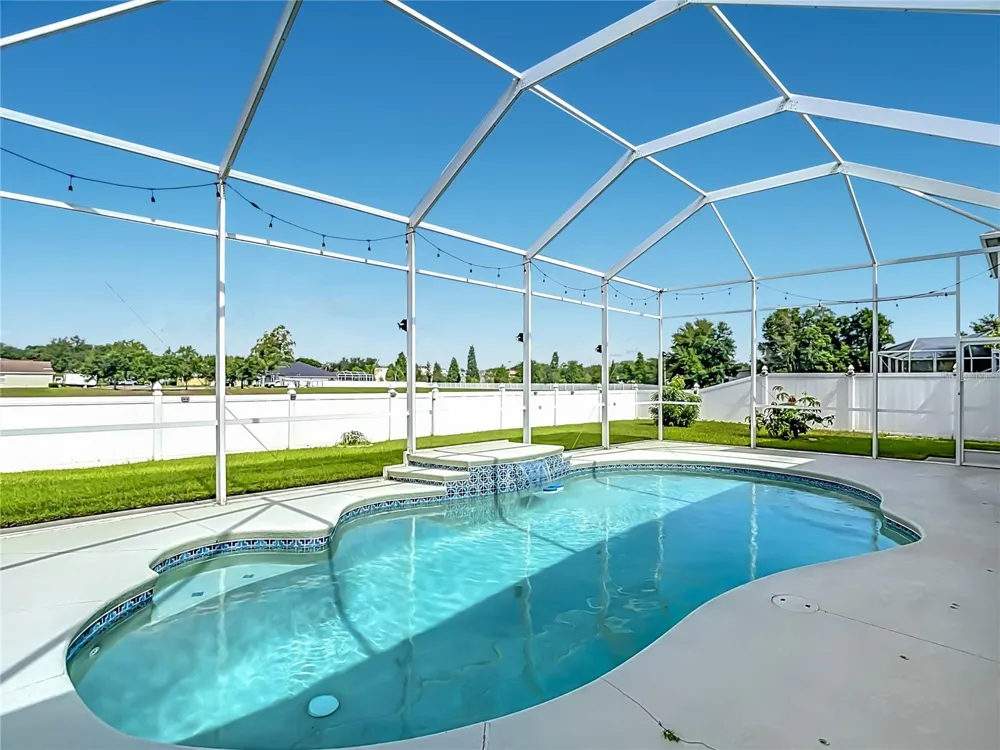 220 RONJA LANE Valrico, FL 33594
