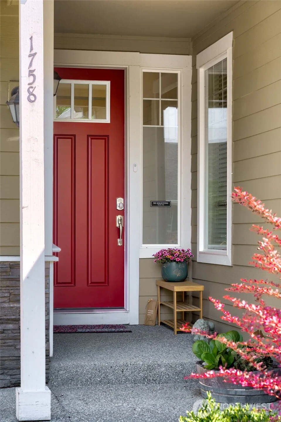 1758 Hillcrest Loop Mount Vernon, WA 98274