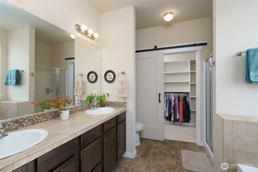 1758 Hillcrest Loop Mount Vernon, WA 98274