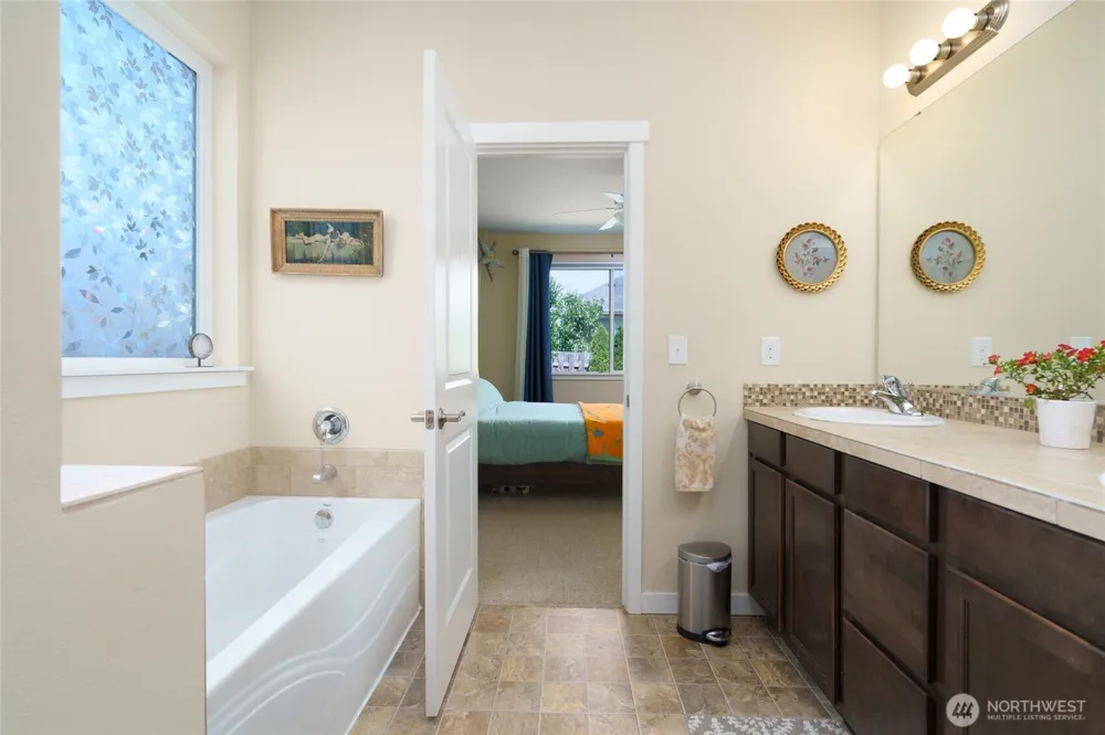 1758 Hillcrest Loop Mount Vernon, WA 98274