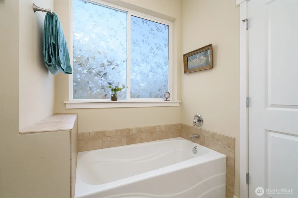 1758 Hillcrest Loop Mount Vernon, WA 98274