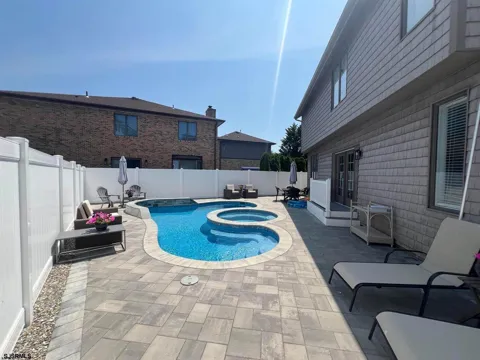 6 Brunswick Ct