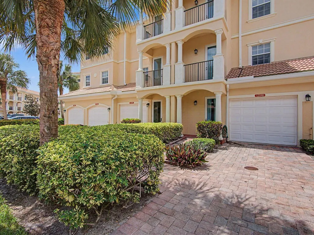 12590 SE Old Cypress Drive Hobe Sound, FL 33455