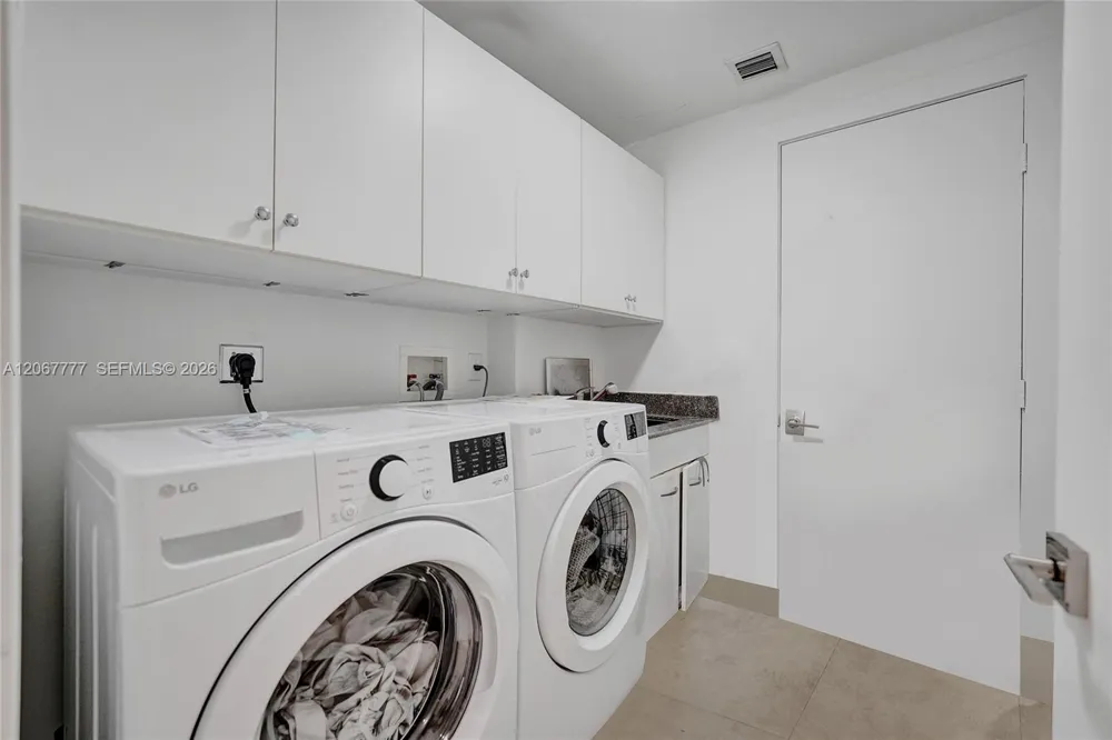 21200 Point Place #403 Aventura, FL 33180