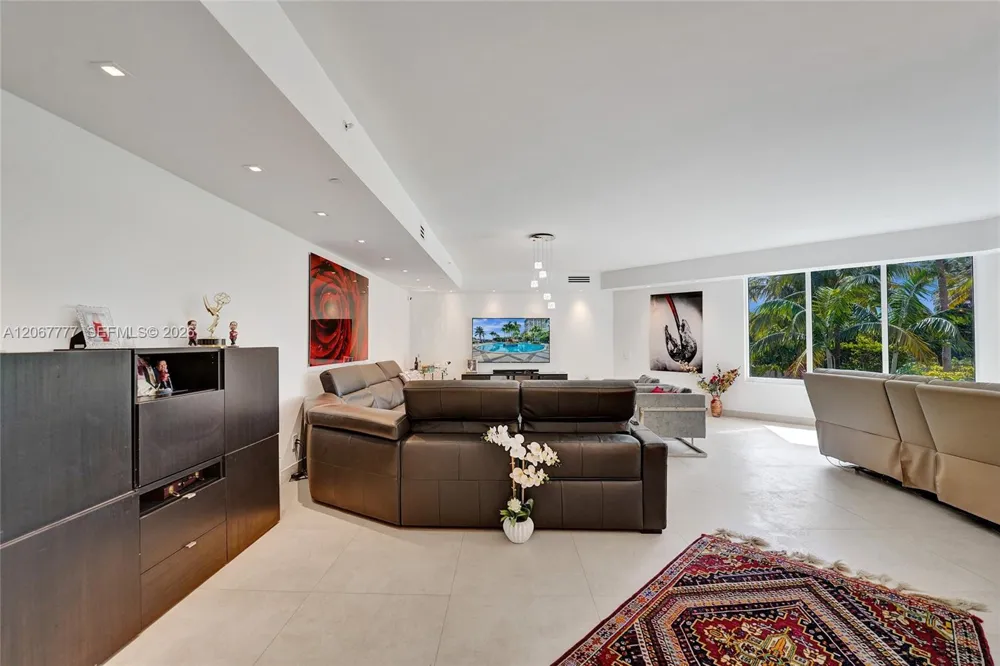 21200 Point Place #403 Aventura, FL 33180