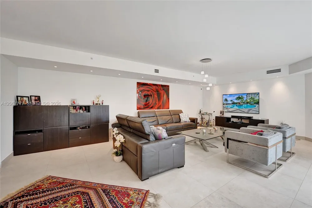 21200 Point Place #403 Aventura, FL 33180