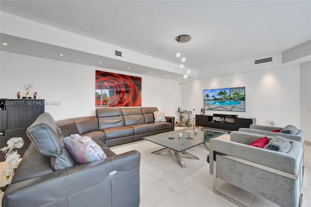 21200 Point Place #403 Aventura, FL 33180