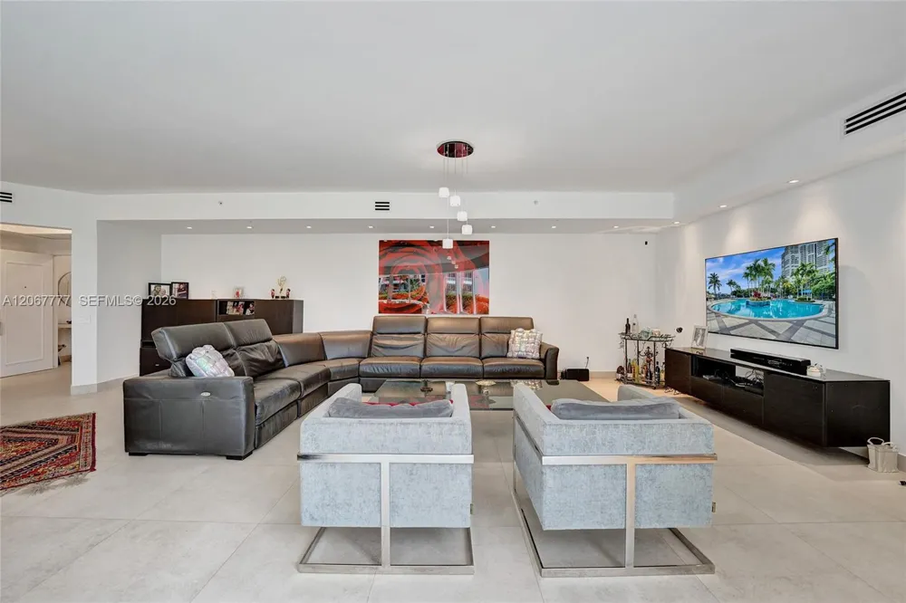 21200 Point Place #403 Aventura, FL 33180