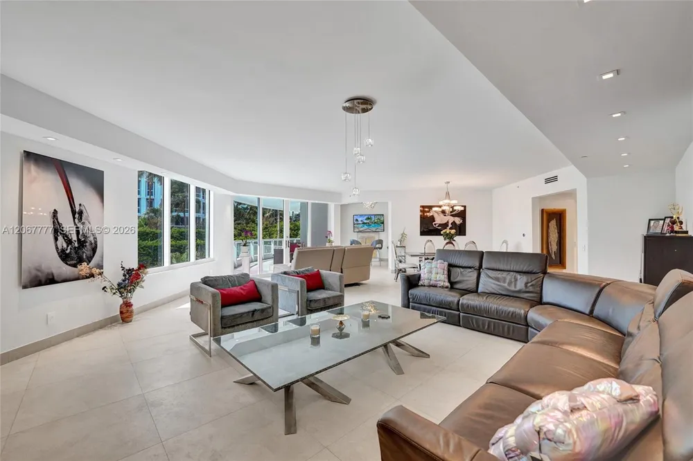 21200 Point Place #403 Aventura, FL 33180