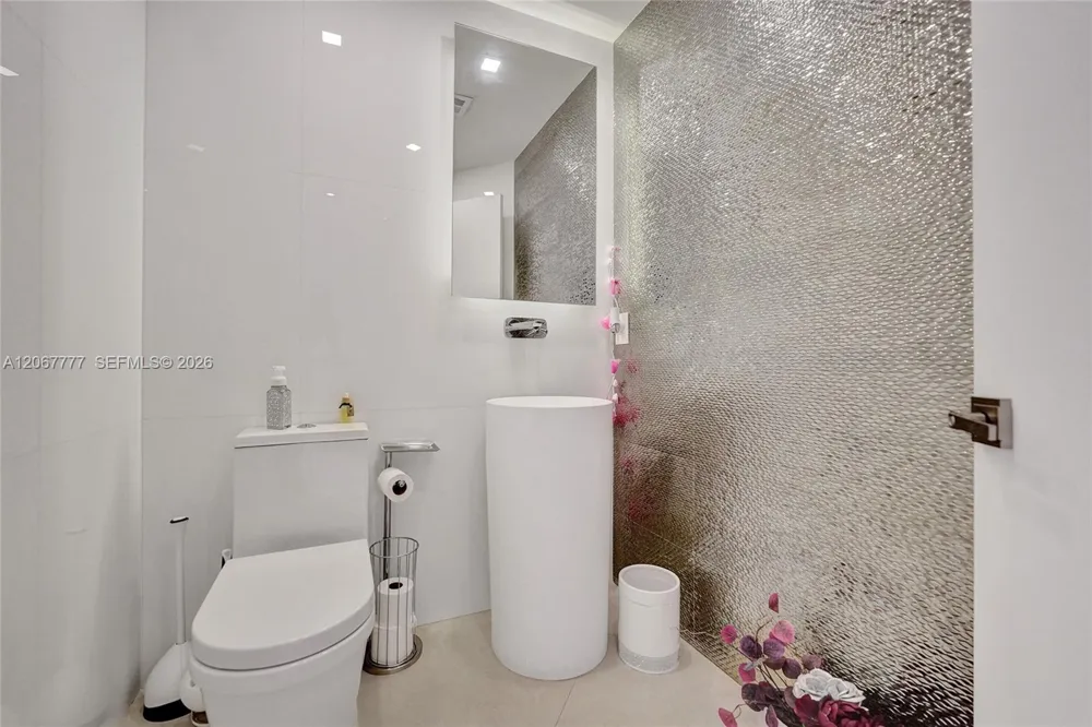 21200 Point Place #403 Aventura, FL 33180