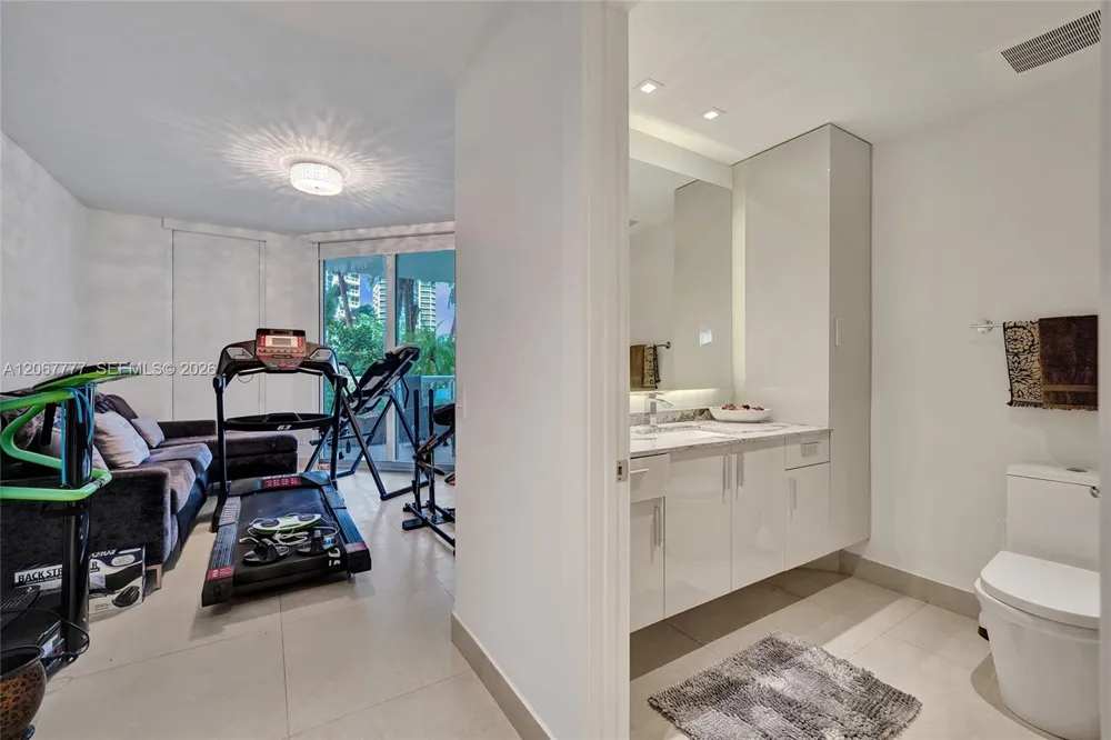 21200 Point Place #403 Aventura, FL 33180
