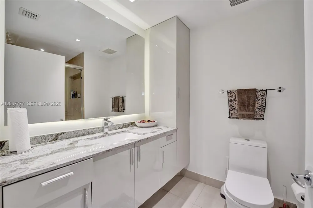 21200 Point Place #403 Aventura, FL 33180