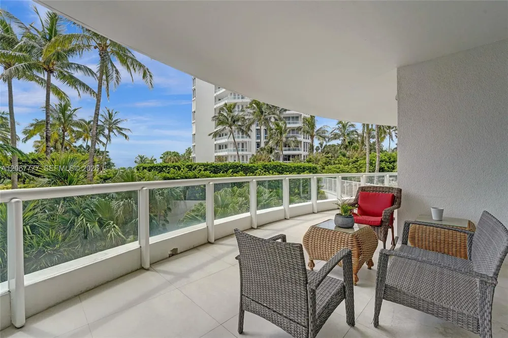 21200 Point Place #403 Aventura, FL 33180