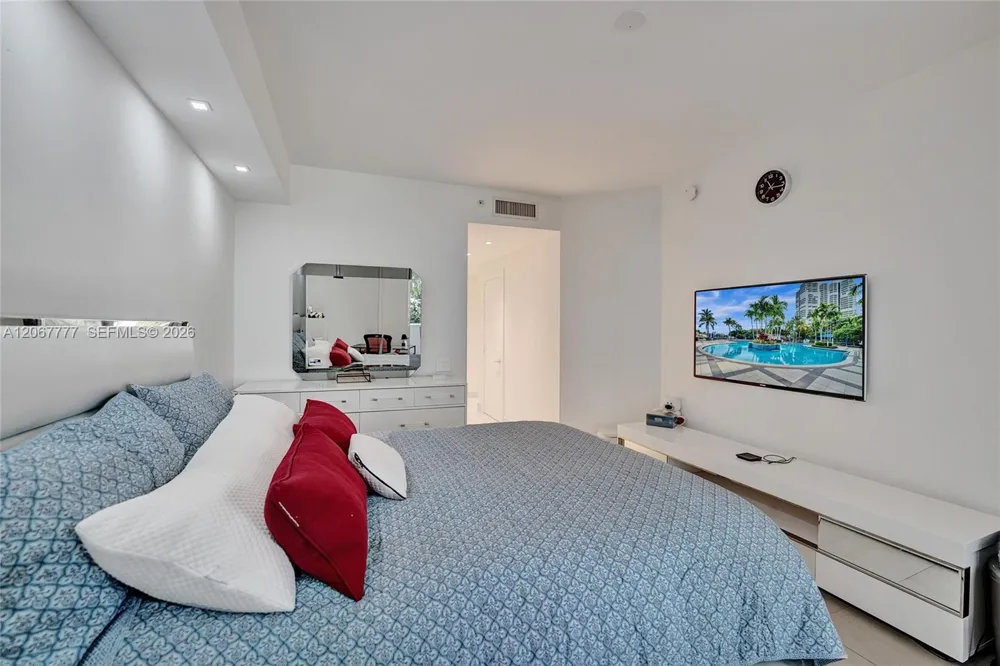 21200 Point Place #403 Aventura, FL 33180