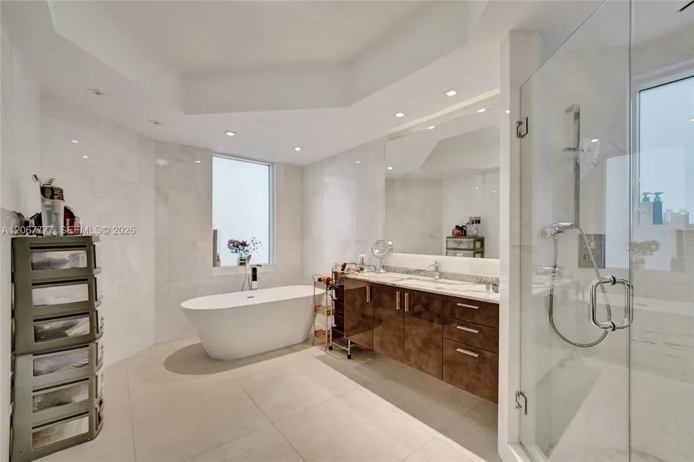 21200 Point Place #403 Aventura, FL 33180
