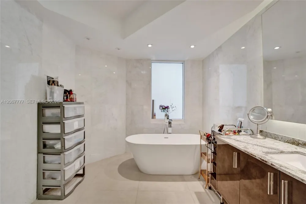 21200 Point Place #403 Aventura, FL 33180