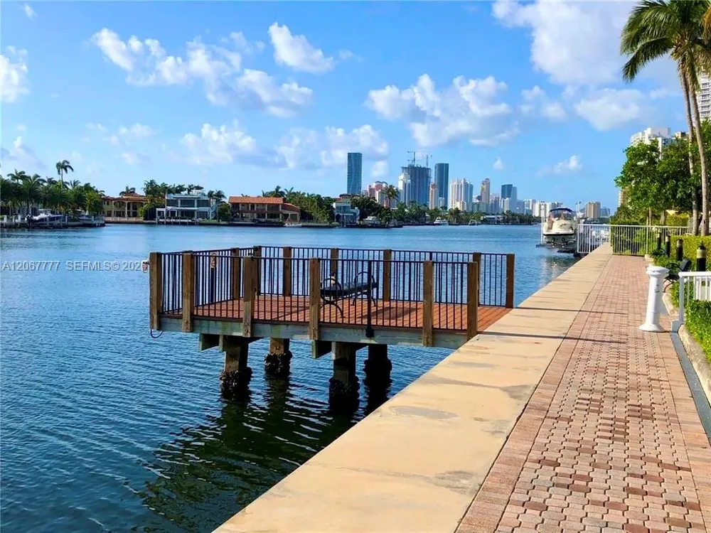 21200 Point Place #403 Aventura, FL 33180
