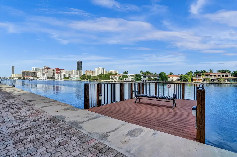 21200 Point Place #403 Aventura, FL 33180