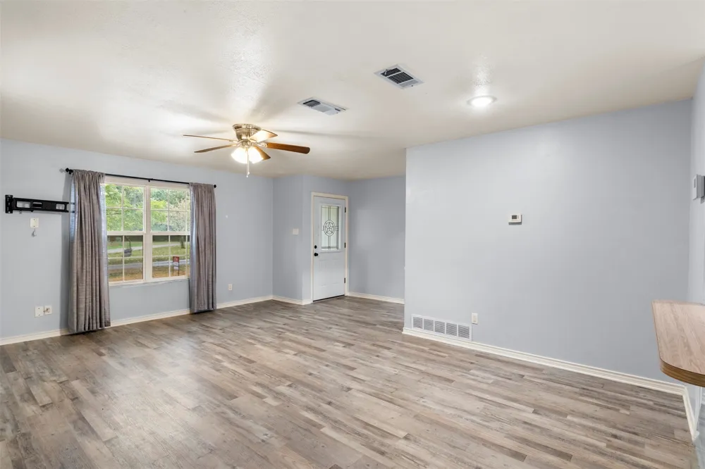 521 Hilltop Drive Tool, TX 75143