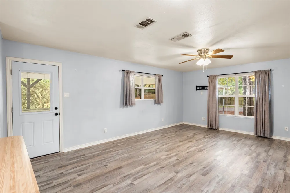521 Hilltop Drive Tool, TX 75143