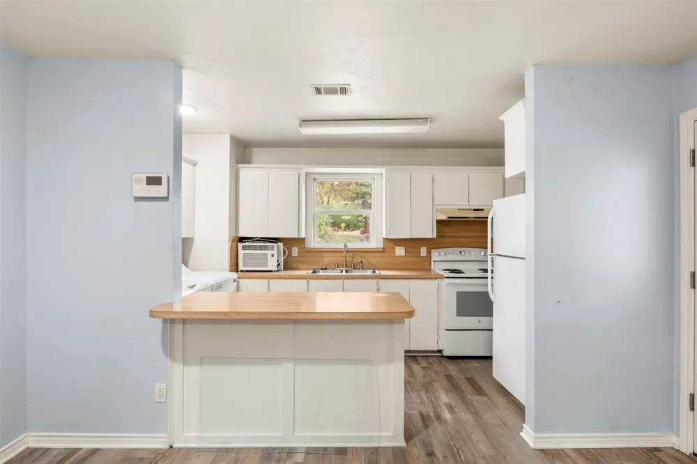 521 Hilltop Drive Tool, TX 75143