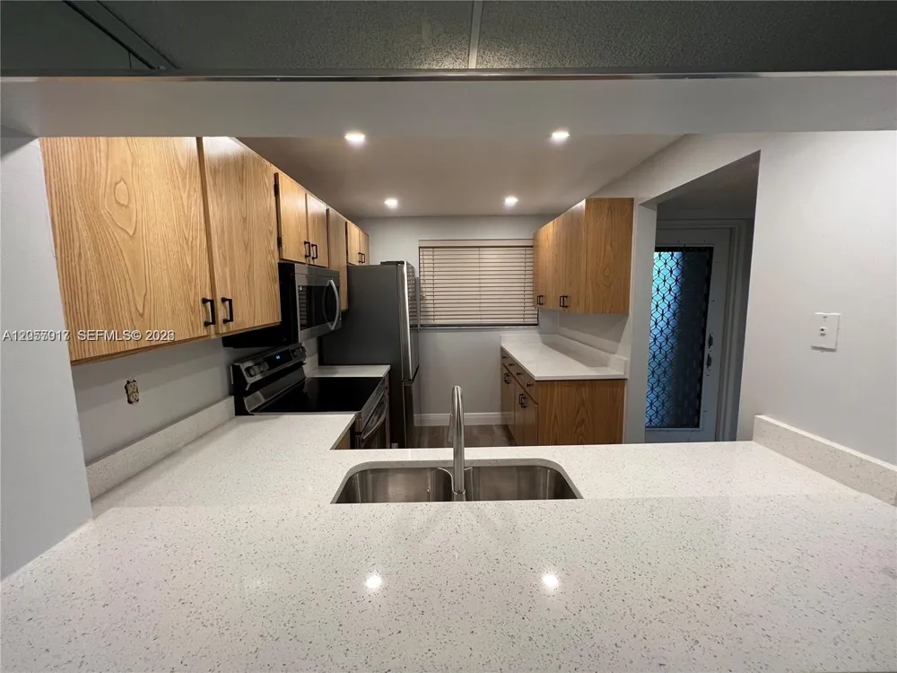 9520 Seagrape Dr #403 Davie, FL 33324