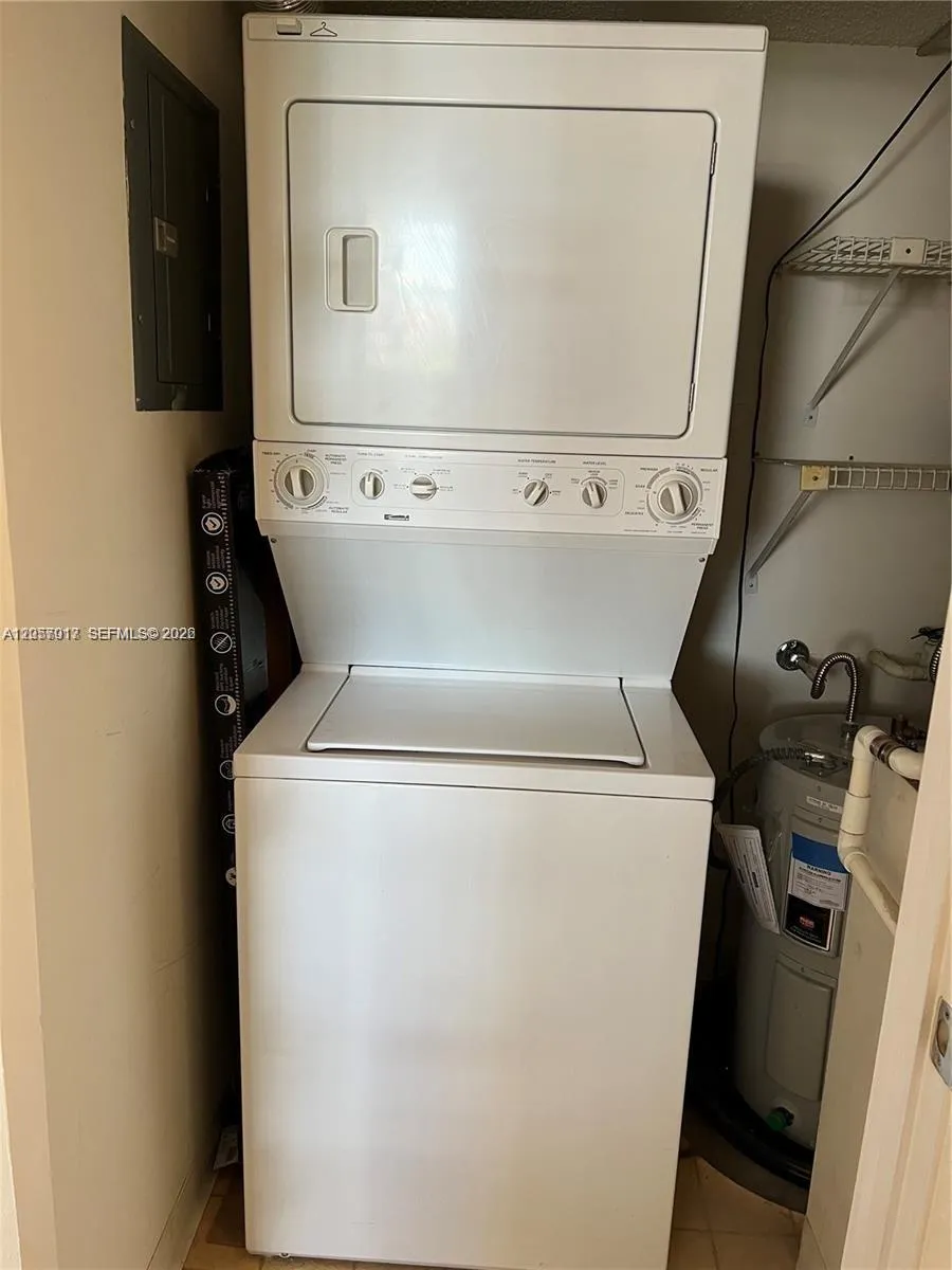 9520 Seagrape Dr #403 Davie, FL 33324