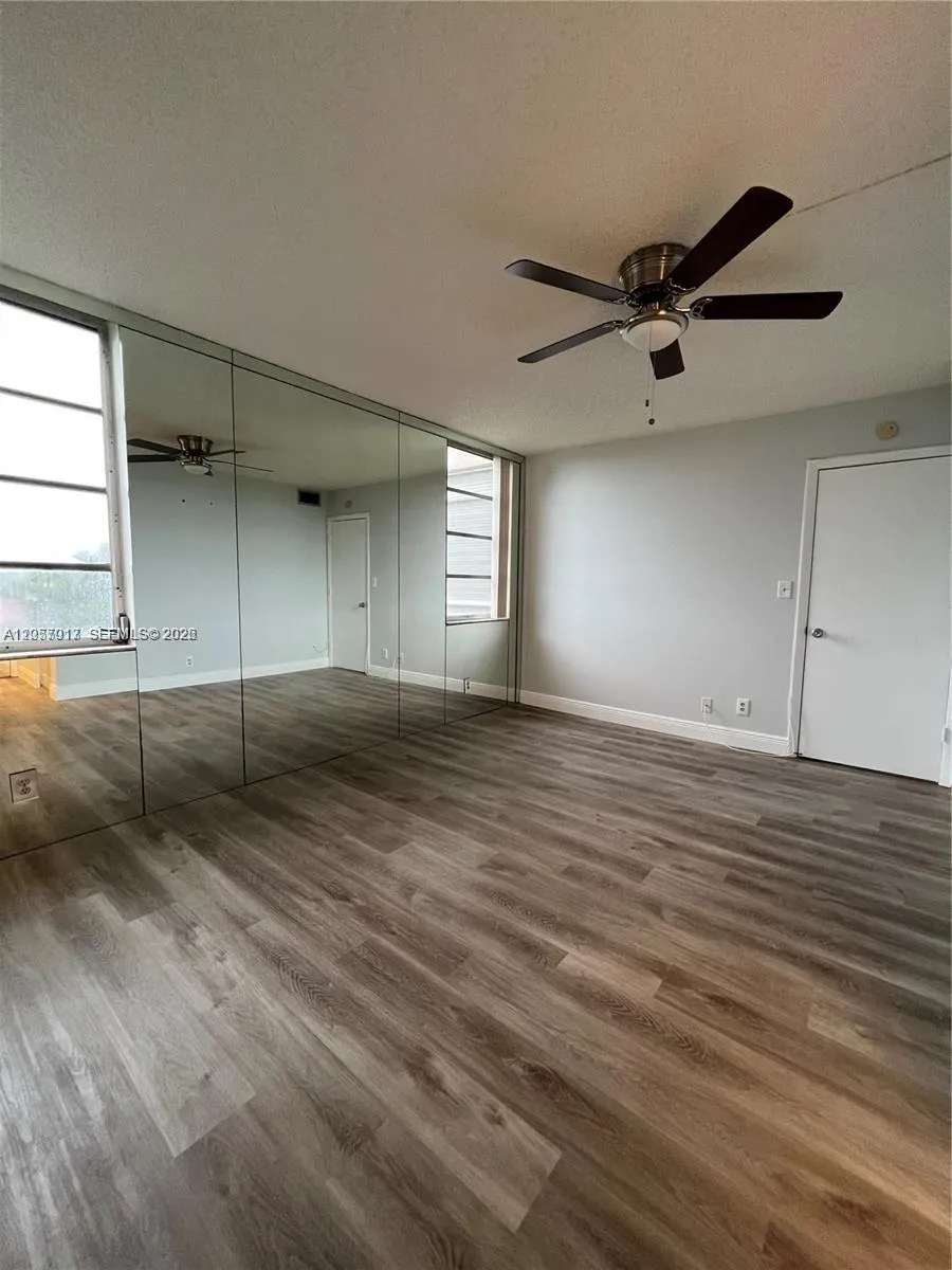 9520 Seagrape Dr #403 Davie, FL 33324