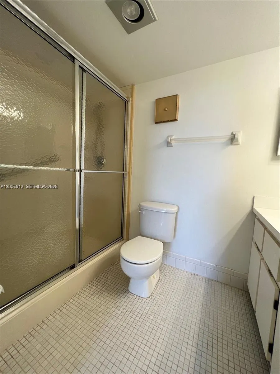 9520 Seagrape Dr #403 Davie, FL 33324